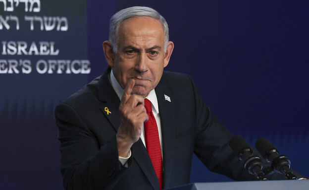 ראש הממשלה בנימין נתניהו במסיבת עיתונאים (צילום: AP)