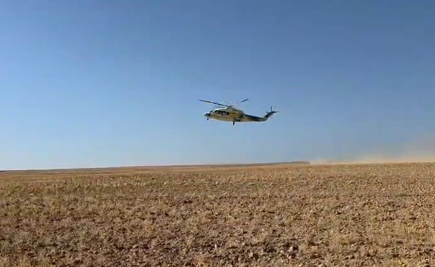חילוץ שני הגברים מהבור בנגב (צילום: תיעוד מבצעי מד"א)