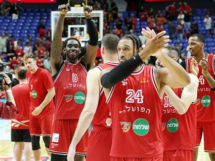 הפועל צל אביב חוגגת יתרון 0:1 בסדרת חצי הגמר