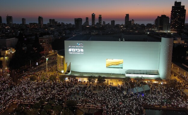 הפגנה נגד הממשלה בכיכר הבימה (צילום: יאיר פלטי)
