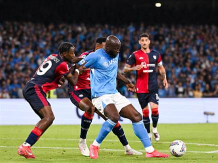 עם הרבה לחץ על הגב (getty)