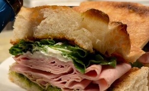 כריך מרטדלה בבוב (צילום: אייל H, יחסי ציבור)