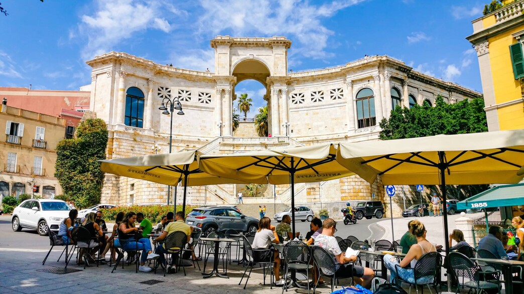 בית קפה קליארי סרדיניה תיירים