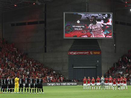 הערב נפתח בדקת דומייה לגדי קינדה ז“ל (דני מרון)