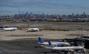 מטוסים נמל התעופה ניו ארק ניו יורק (צילום: ED JONES , getty images)