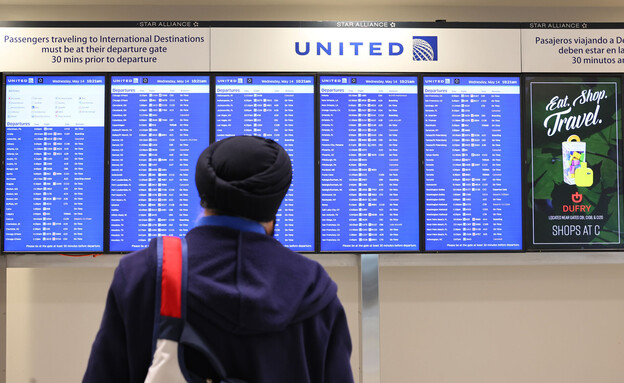 נוסע נמל התעופה ניו ארק ניו יורק (צילום: Michael M. Santiago, getty images) נוסע נמל התעופה ניו ארק ניו יורק (צילום: Michael M. Santiago, getty images)