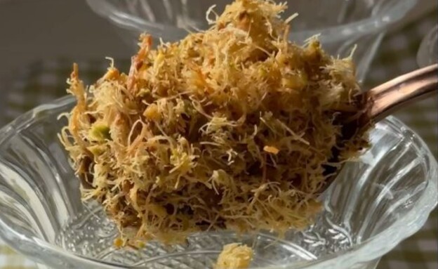 עוגת גבינה דובאי בכוסות אישיות. שכבת הבסיס