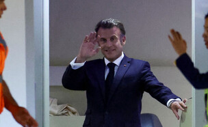 מקרון נוחת בווייטנאם, לאחר תקרית הסטירה מרעייתו (צילום: רויטרס)