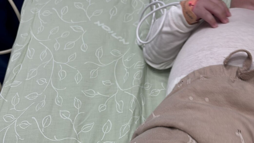 תינוק שככל הנראה רוסס בגז פלפל בקניון ביג