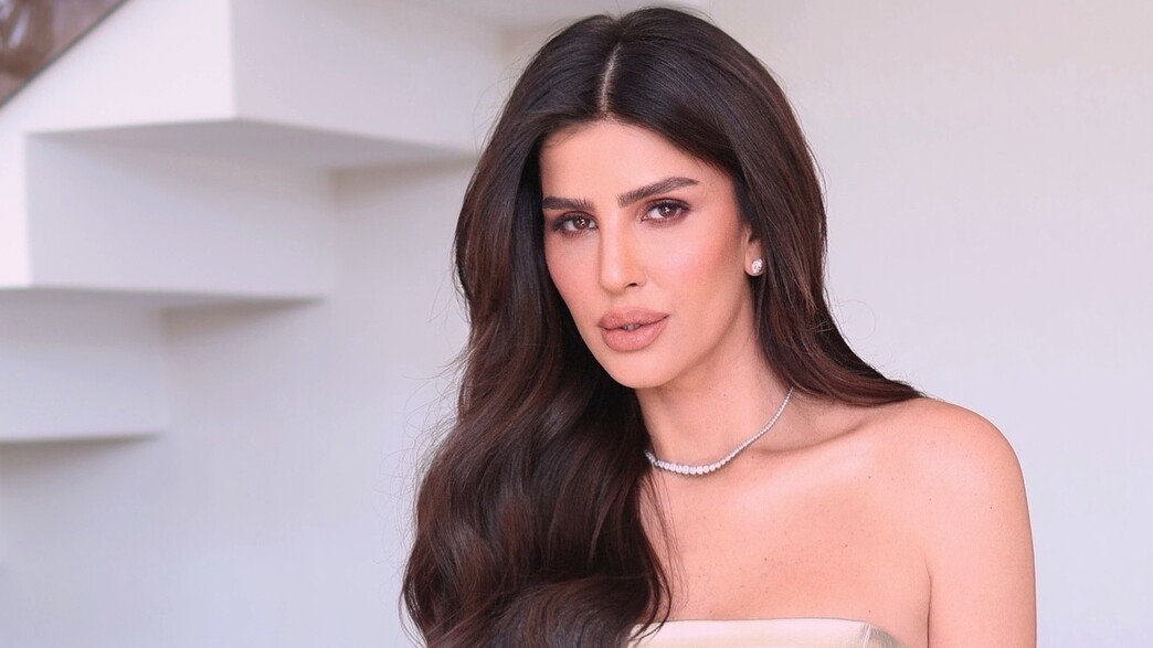 עינב בובליל עם שיער חום עינב בובליל עם שיער חום