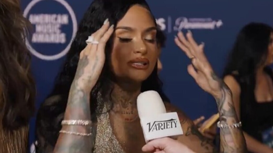 קלאני בשטיח האדום ב-AMA: "שחררו את פלסטין" קלאני בשטיח האדום ב-AMA: "שחררו את פלסטין"