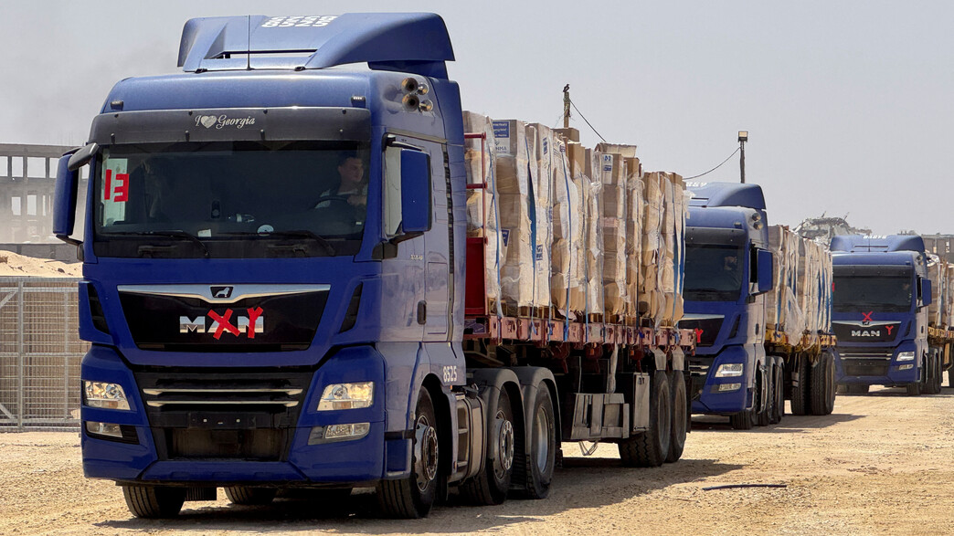 עזתים החלו לקבל חבילות סיוע במרכז החלוקה 
