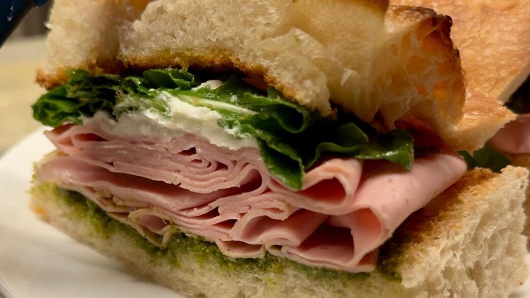 כריך מרטדלה בבוב כריך מרטדלה בבוב