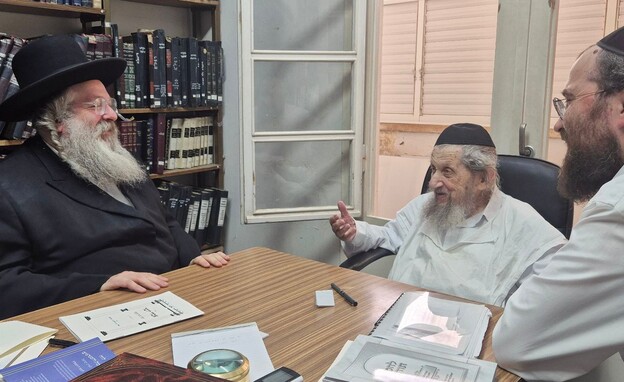 הרב נחמיה אלתר בבתיהם של הרב לנדו והרב הירש