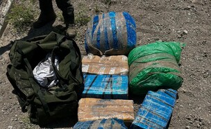 החבילות שנתפסו בניסיון הברחת הסמים (צילום: דוברות המשטרה)