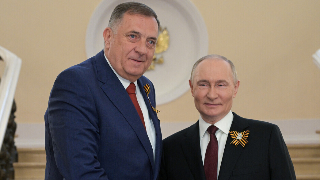 מילורד דודיק עם פוטין במצעד הניצחון במוסקווה