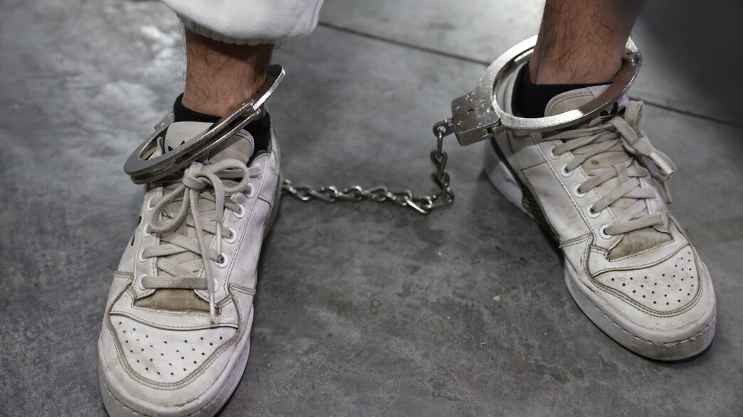 עצור, אילוסטרציה