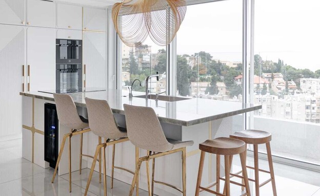 מטבח לבן עיצוב אלה מורגן (צילום: נופר בוגנים)