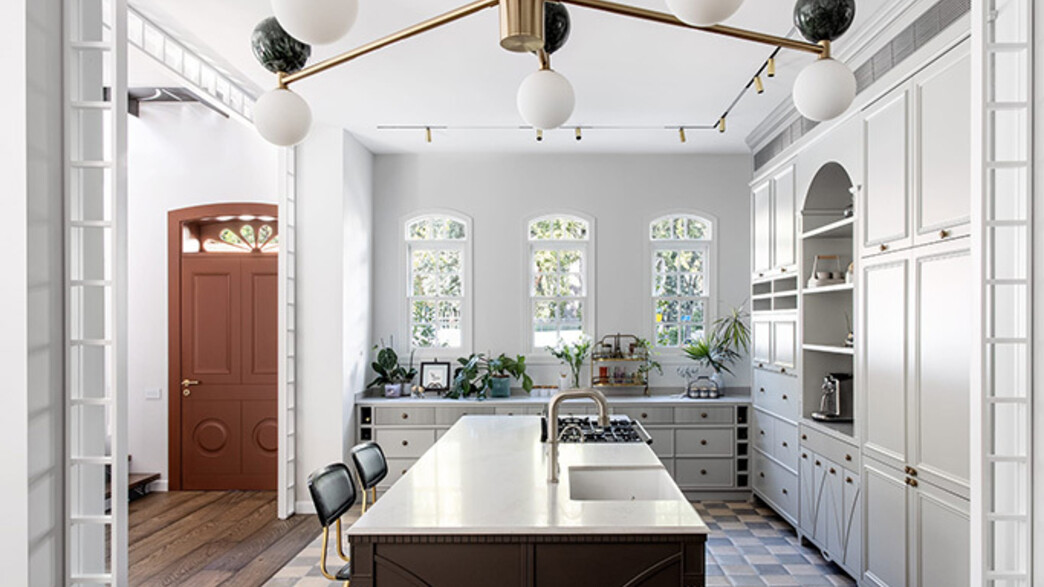 מטבח לבן עיצוב ריקי קורי