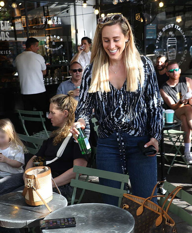 פפראצי בר סימור ומור רדמי מאי 2025 פפראצי בר סימור ומור רדמי מאי 2025