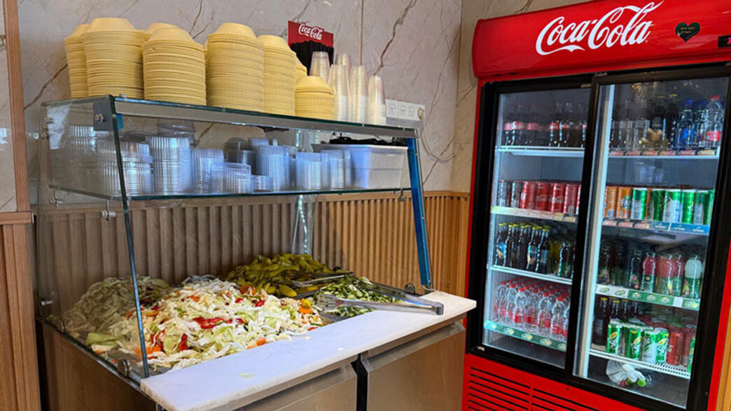 המסעדה המוכרת נגד המשטרה: 