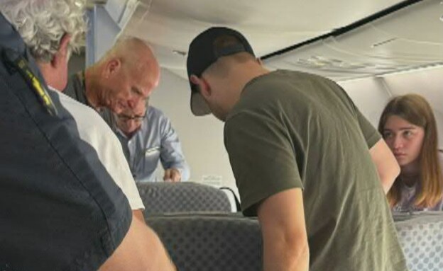 יאיר נתניהו נחת בישראל