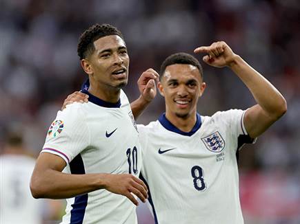 אלכסנדר ארנולד ובלינגהאם. בקרוב לא רק בנבחרת (Getty) (צילום: ספורט 5)