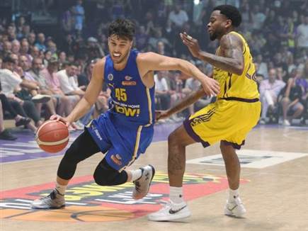 בלאט רשם הופעה מרשימה (צילום: אלן שיבר)