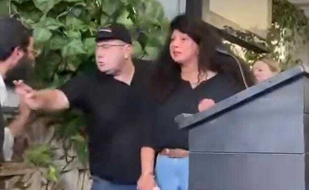 שי לי עטרי בהלוויה של אביה, ד”ר יוסי עטרי ז”ל