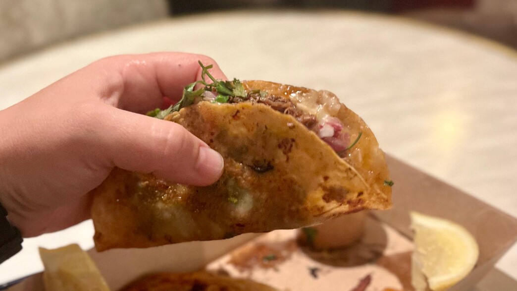 זוג טאקוס בירייה נוטפים