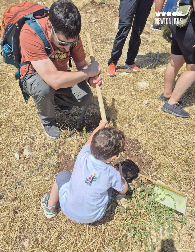 אירוע נוטעים קהילה ביער בן שמן (צילום: רשת גני ניוטון)