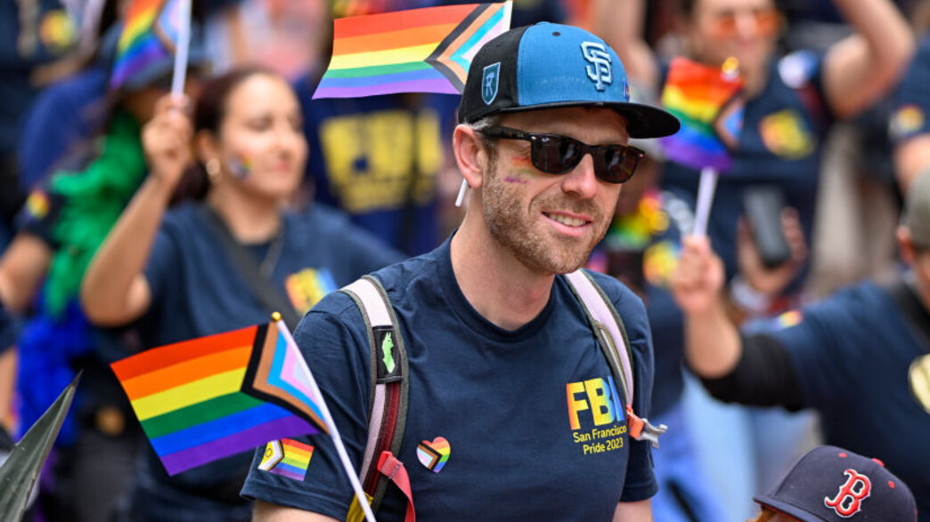 עובדי ה-FBI במצעד הגאווה בסן פרנסיסקו, 2023 עובדי ה-FBI במצעד הגאווה בסן פרנסיסקו, 2023
