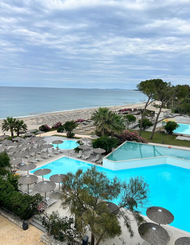 ninos grand beach resort (צילום: אסף וקנין)