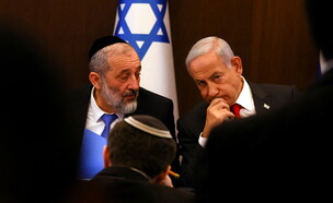 אריה דרעי ובנימין נתניהו בישיבת ממשלה (צילום: רויטרס)