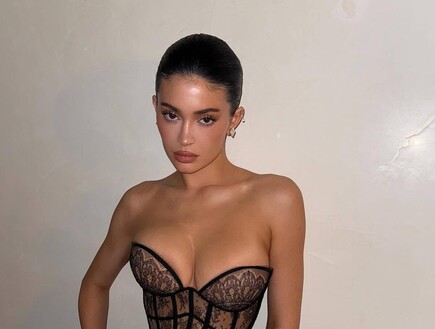 דרמה באחוזת ג'נר: קיילי נתבעת על ידי עוזרת בית לשעבר בגין התעללות