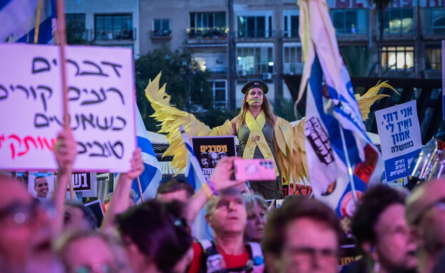 מחאה נגד ההממשלה בכיכר רבין (צילום: אבשלום ששוני, פלאש 90)