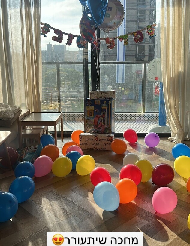 אנה ארונוב מציצים (צילום: מתוך הסטרוי)