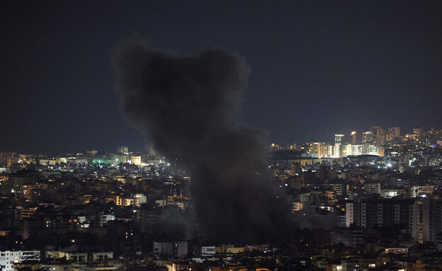 תקיפה בדאחייה בבירות (צילום: reuters)