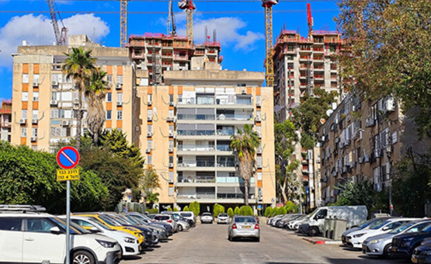 אתר בנייה בתל אביב (צילום: Protasov AN - shutterstock) אתר בנייה בתל אביב (צילום: Protasov AN - shutterstock)