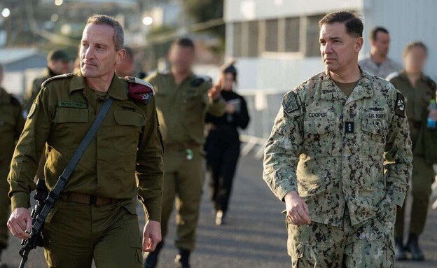 מפקד סנטקום החדש בראד קופר עם סגן הרמטכ