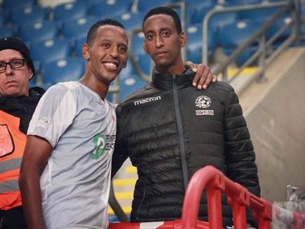 עם האח שלו דניאל (אלן שיבר) עם האח שלו דניאל (אלן שיבר)