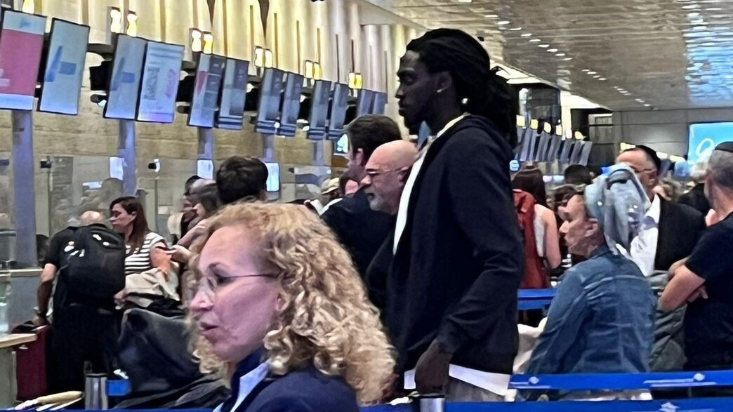 ג'ון מוטלי בנתב"ג ג'ון מוטלי בנתב"ג