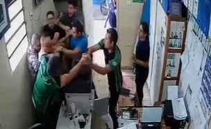 תקיפת המנהל (צילום: מצלמות האבטחה)