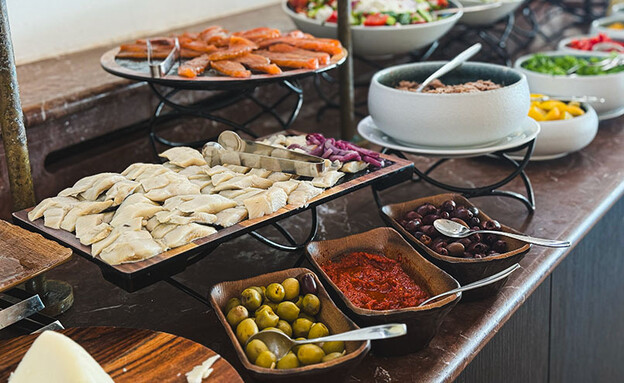 דגים וסלטים מארוחת הבוקר דגים וסלטים מארוחת הבוקר