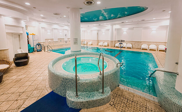 מתחם הבריכה והג׳קוזי מתחם הבריכה והג׳קוזי