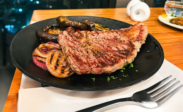 סטייק בארוחת הערב סטייק בארוחת הערב