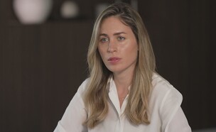 אדוה דדון בשיחה עם המתלוננת כנגד חיים יוסף אברג'ל (צילום: חדשות 12)