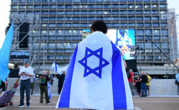 דגל ישראל, תל אביב (צילום: תומר נויברג, פלאש 90) דגל ישראל, תל אביב (צילום: תומר נויברג, פלאש 90)