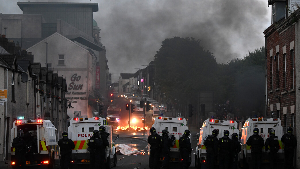 מהומות בצפון אירלנד, מציתים בתי מהגרים בעקבות אונס