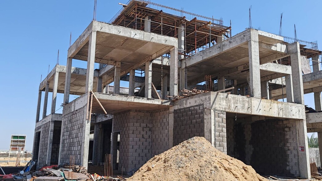 בית בבנייה, אתר בנייה